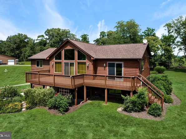 180 Logger Dr, Gore, VA 22637