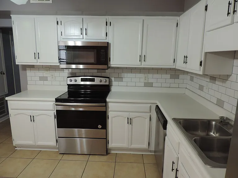 8807 Hunter Ridge Dr — Photo 15