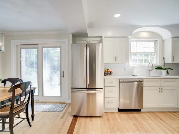 153 Western Dr, Longmeadow, MA 01106