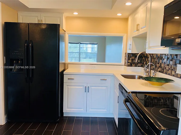 2850 N Palm Aire Dr #404 — Photo 33