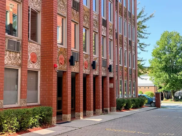 1041 Susan Collins Ln APT 402, Oak Park, IL 60302