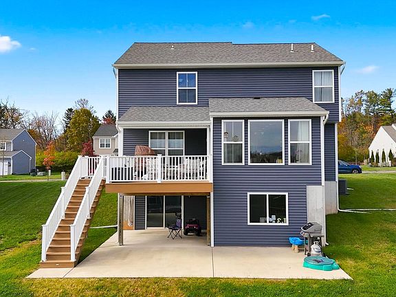 3rd image of 19 Heatherwood Ln