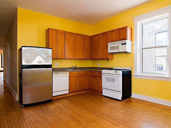 2nd image of 1914 N Fairfield Ave APT 2F