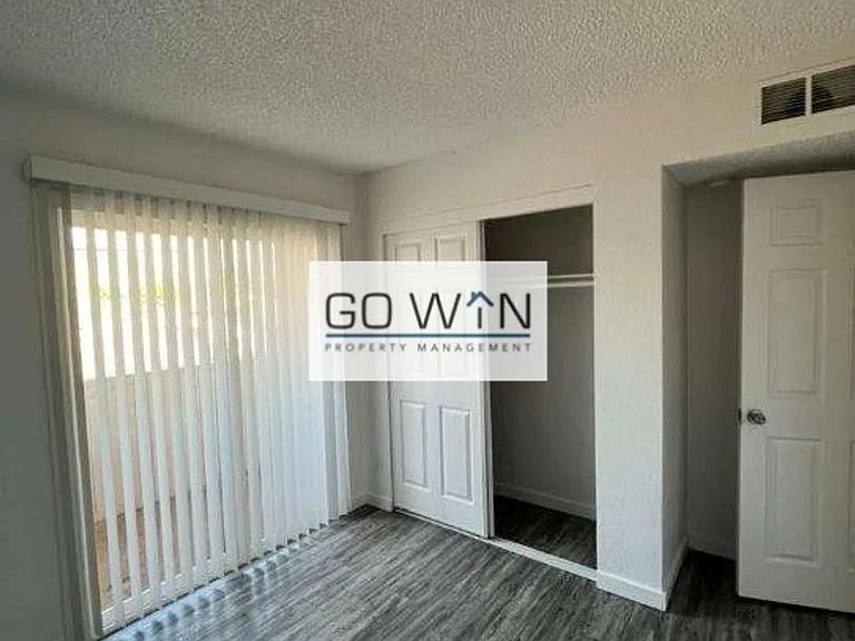 1212 W Mountain View Rd — Photo 9