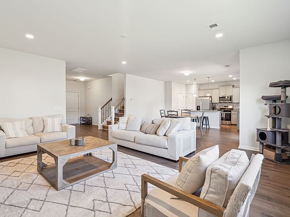 4th image of 3016 Vincent Astor Dr