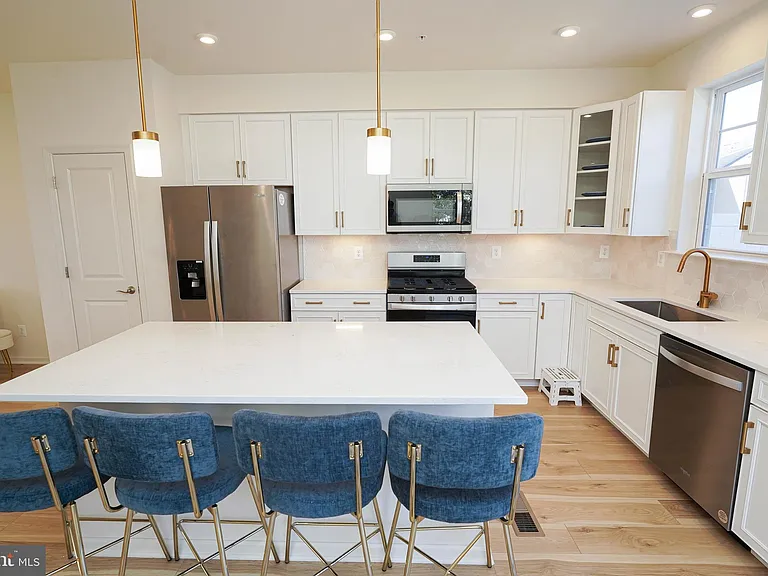 414 Waterfield Ct — Photo 17