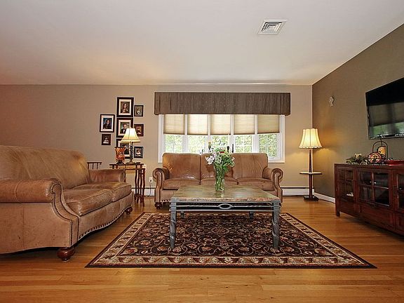 5th image of 10 Reta Ln