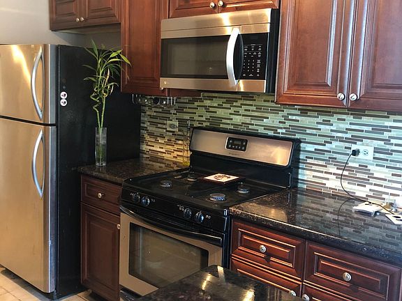 5th image of 1258 N Knollwood Dr