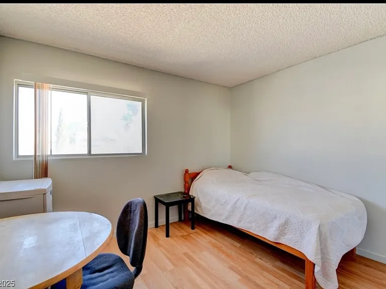4053 Hazelridge Dr — Photo 12