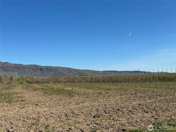 565 S Van Well Avenue, East Wenatchee, WA 98802