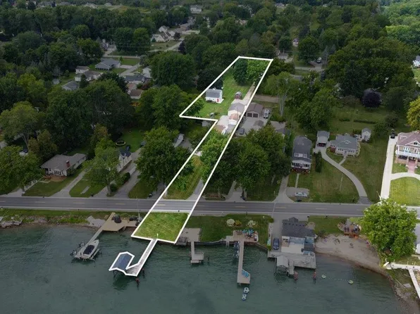 6138 River Rd, East China, MI 48054