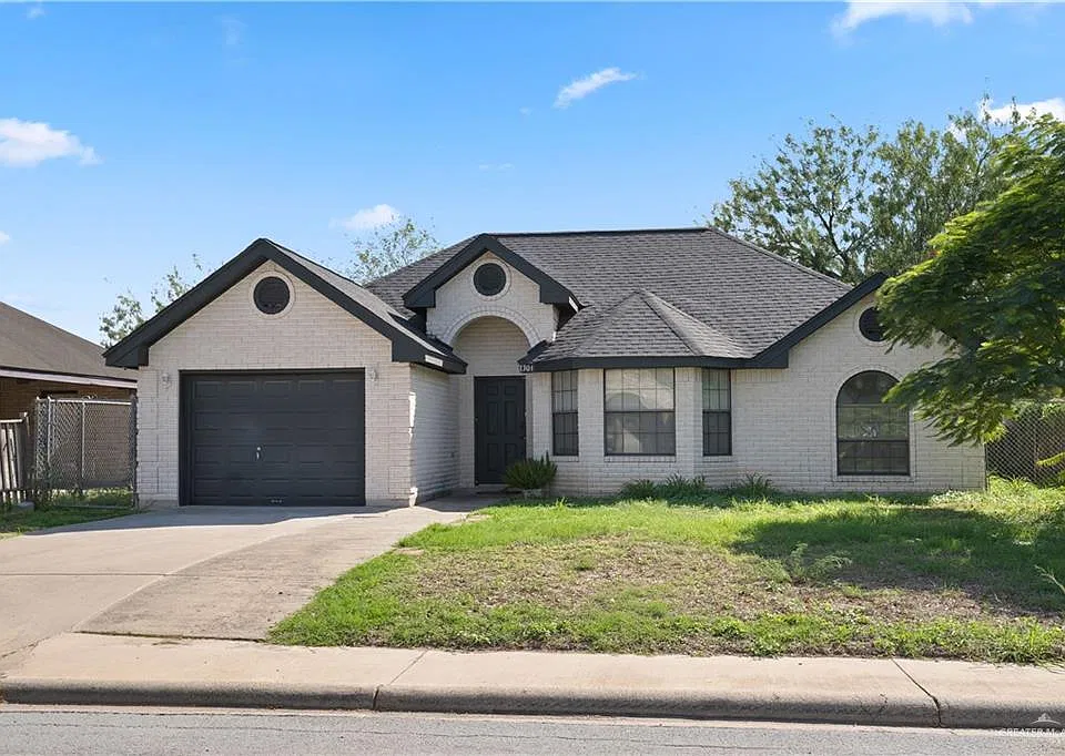 1303 E Camelia Ave