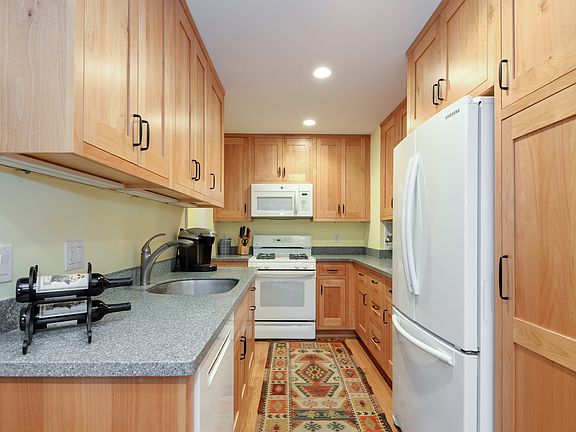 5th image of 2604 Highland Ave