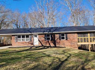 5021 Eagles Cove Rd, Byrdstown, TN 38549