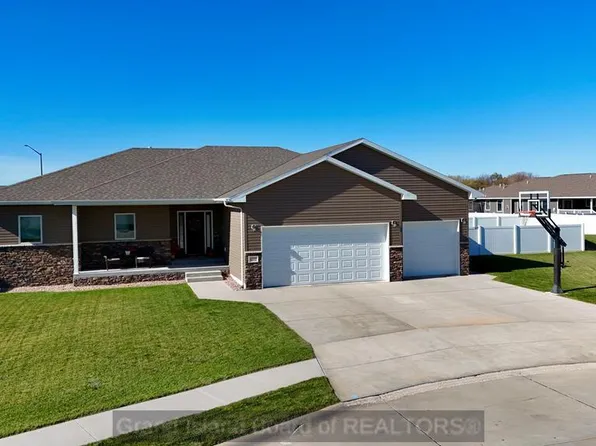 3310 Pinehurst Pl, Grand Island, NE 68803