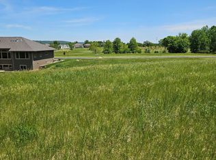 141 Hillwood Dr, Lake City, MN 55041