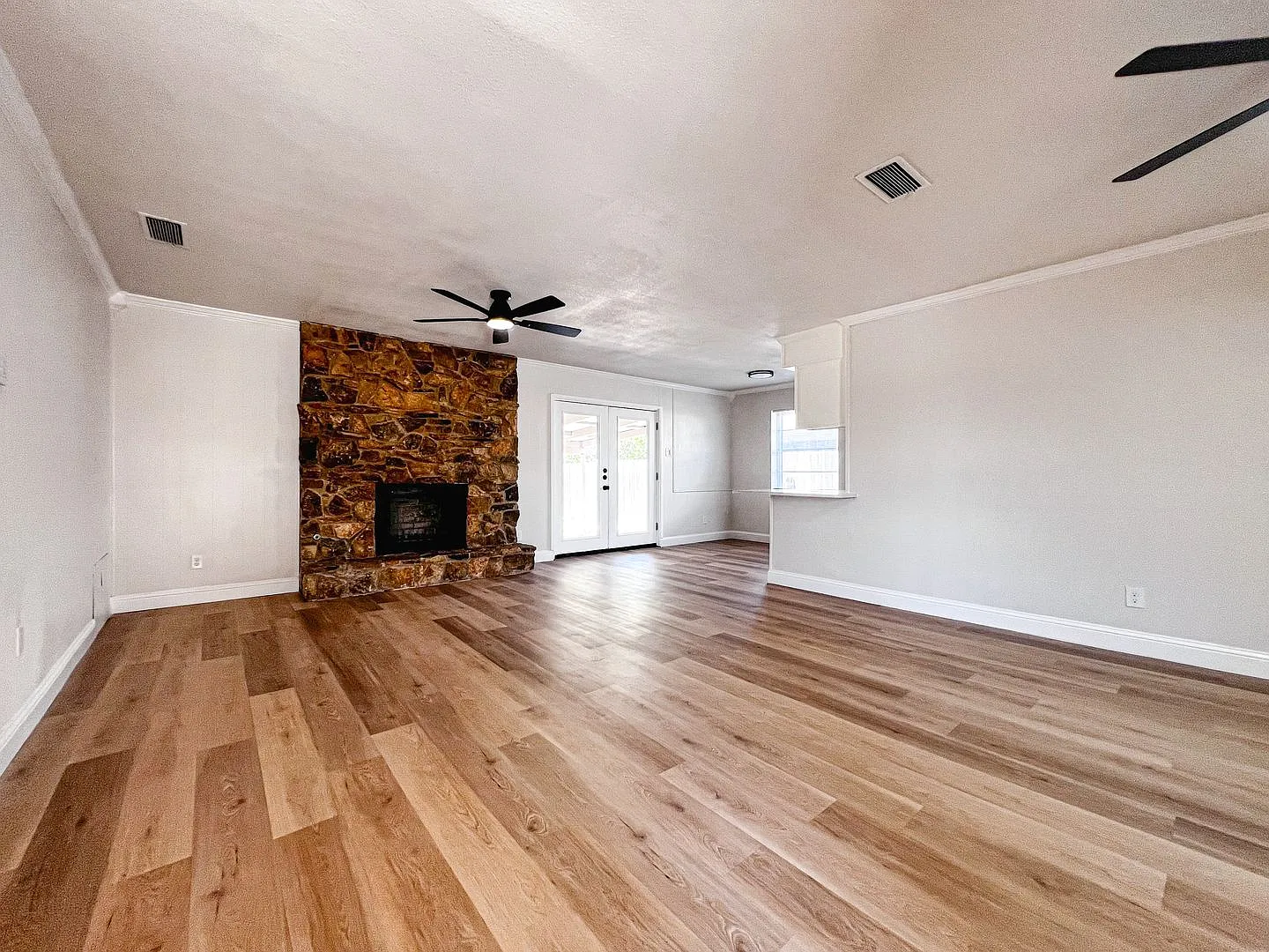 Remodeled with a huge backyard! — Photo 2