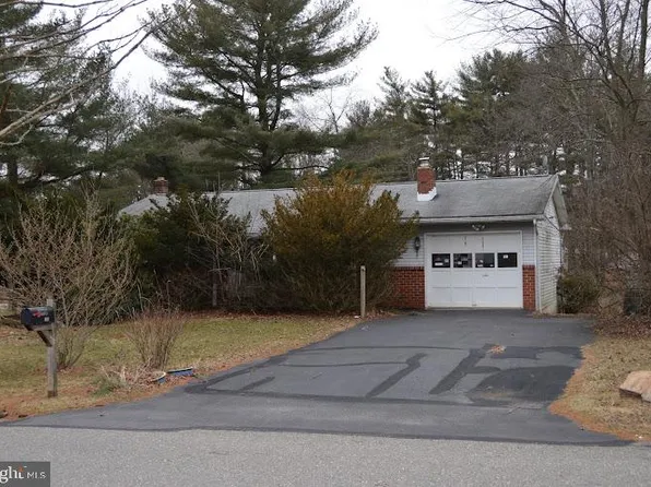 865 Albert Dr, Orwigsburg, PA 17961