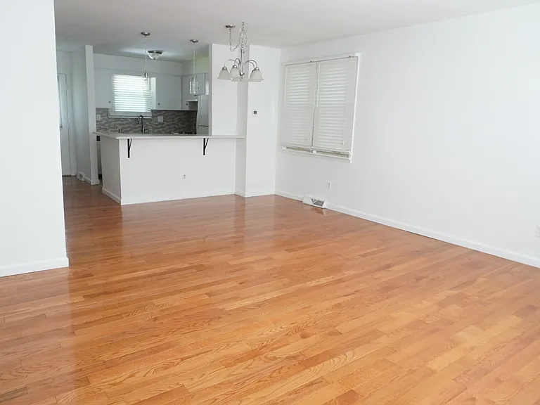 215 Summit Ave #A — Photo 7