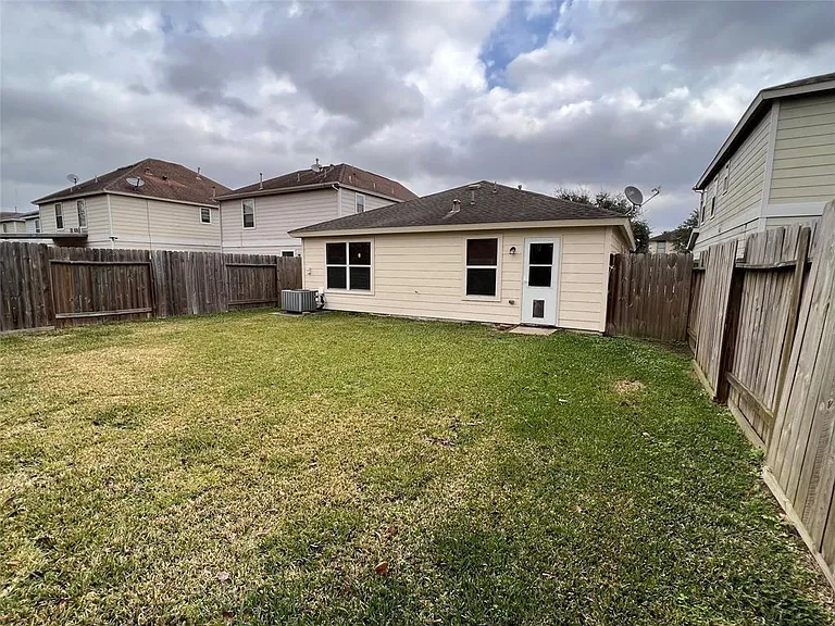 12007 Madison Oak St — Photo 17