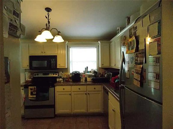 3rd image of 160 Southwood Dr