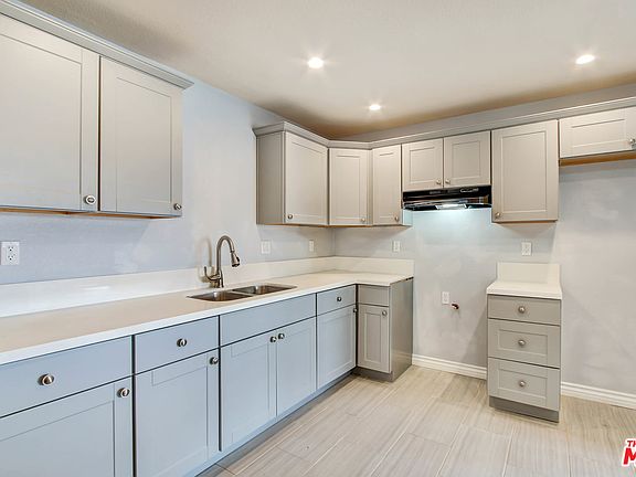 5th image of 543 N Ashford Ave