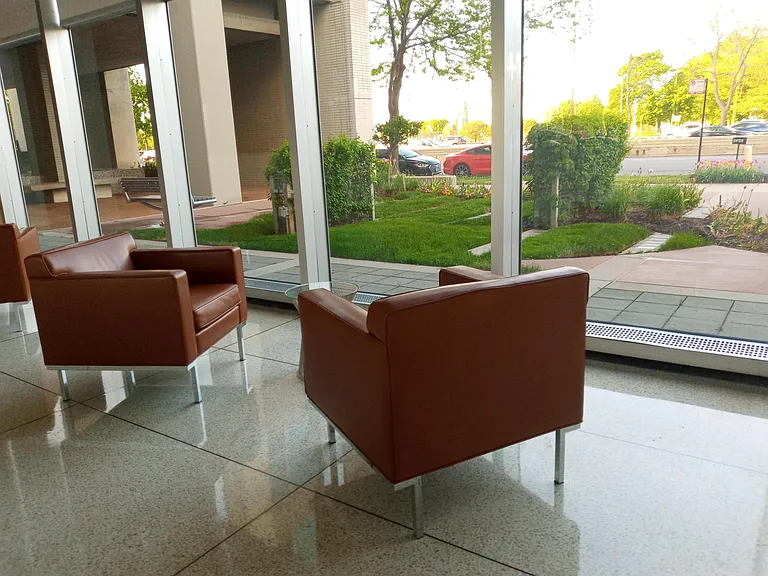Lobby nesting space.