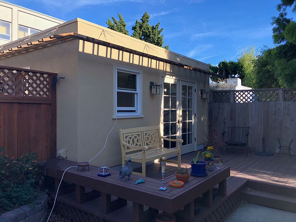 Rear garden cottage 