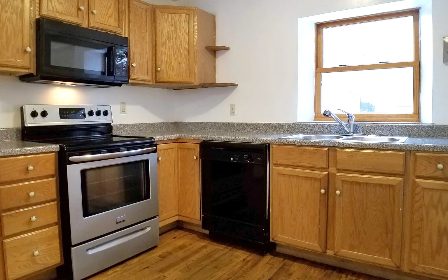 905 Delaware Apartments — Photo 1