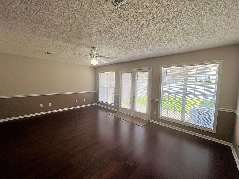 205 Wakefield Way — Photo 2