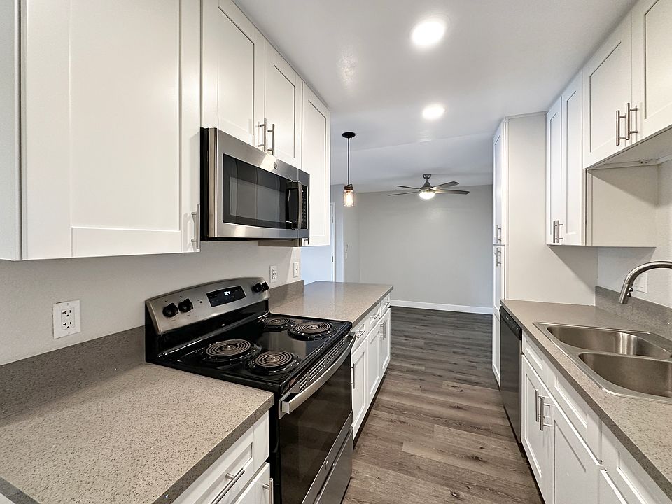 Contemporary Floorplan with White Finish