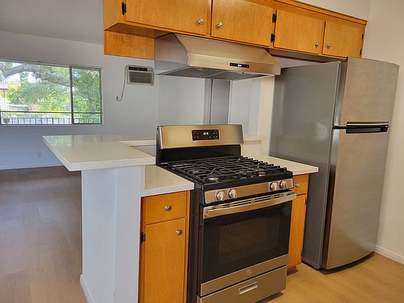 5th image of 252 Mariposa Ave APT B