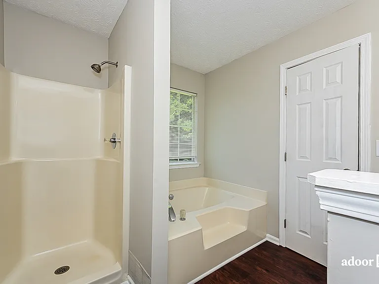 6499 Pine Grove Ct — Photo 8
