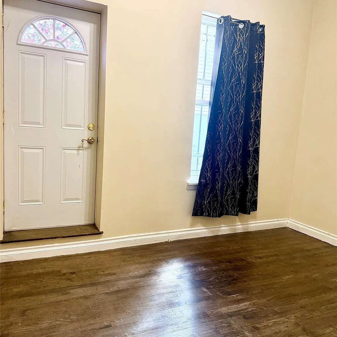 1 bed, 1.0 bath, 400 sqft, $1,900 — Photo 1