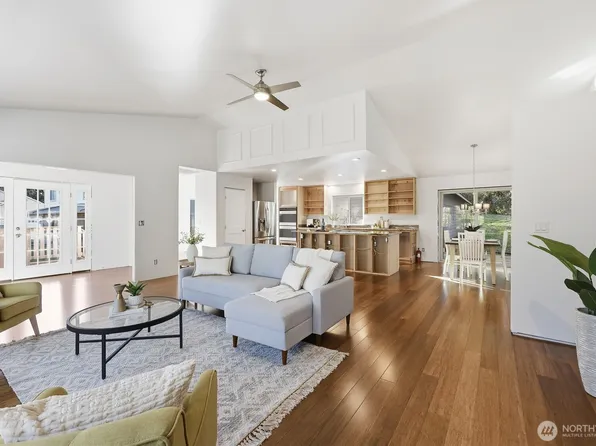 20919 President Point Road NE, Kingston, WA 98346