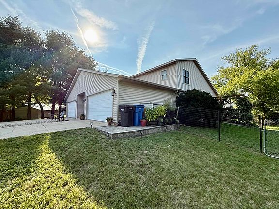 3rd image of 411 David Cir