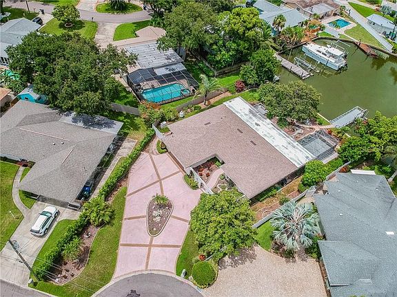 4th image of 1942 Cove Dr