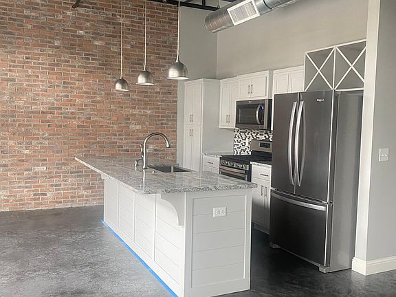 Full size Stainless Steel Appliances