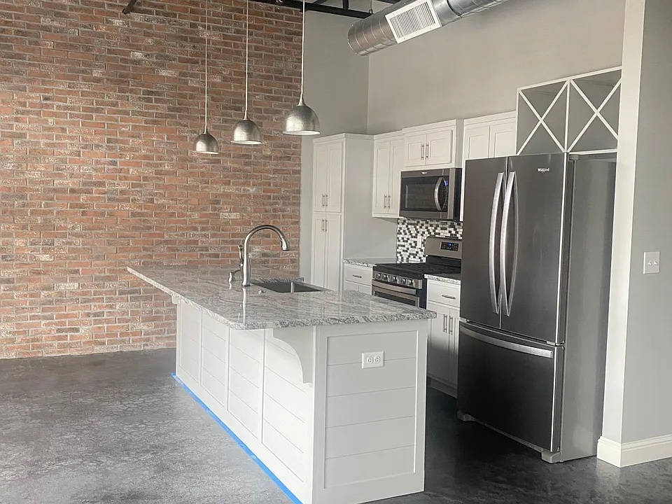 Full size Stainless Steel Appliances