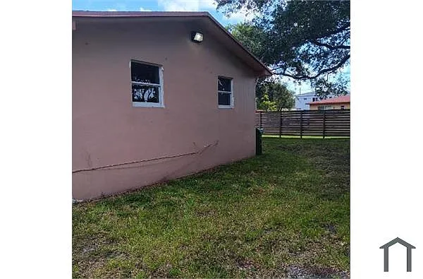 Building Photo - 2418 NW 61st St #2420