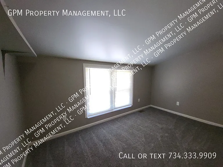 23378 Cunningham Ave — Photo 13