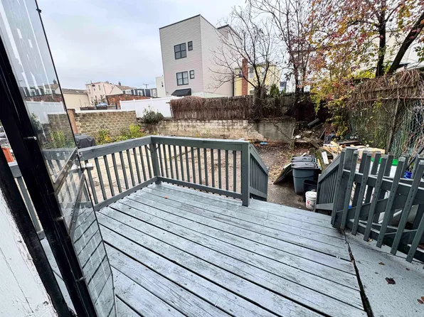 272 Winfield Avenue image 14 of 14