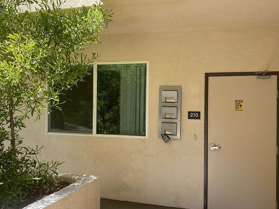 2nd image of 21514 Saticoy St