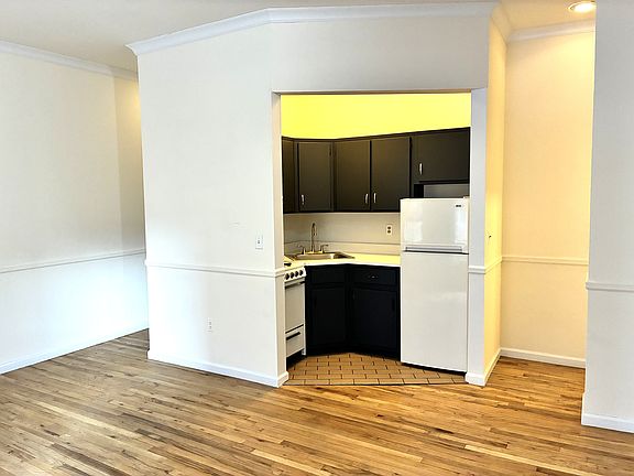 3rd image of 605 W 112th St APT 3c
