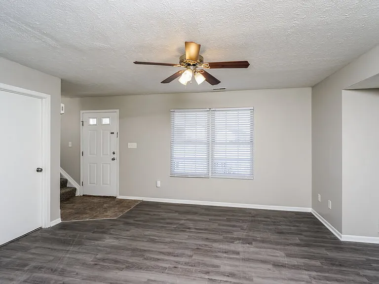 6311 Hackel Dr — Photo 7