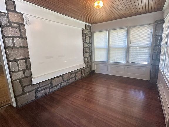 3rd image of 407 E 19th St