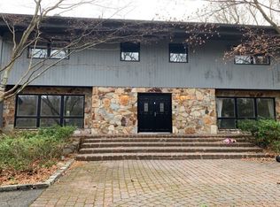 145 Hunter Dr, Syosset, NY 11791