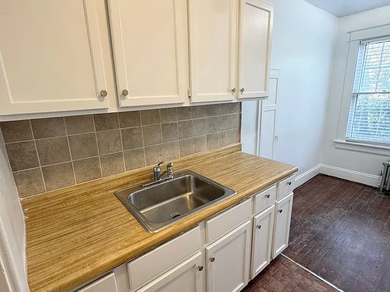 705 W Morgan St — Photo 5