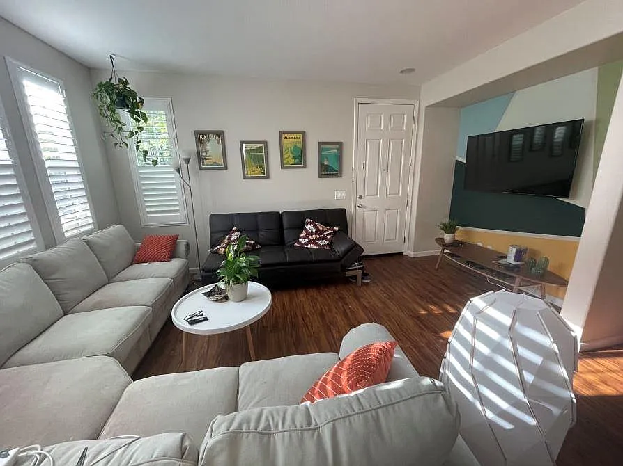 3 bed, 2.5 bath, 1390 sqft, $1,100 — Photo 2