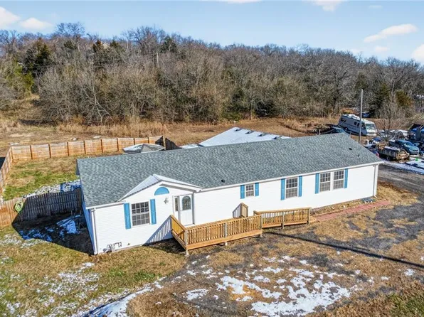 14746 Metro Ave, Bonner Springs, KS 66012